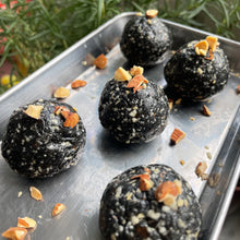 Load image into Gallery viewer, Detox Charcoal Coconut Ball     排毒活性炭椰子波波(5 balls)
