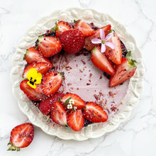 Load image into Gallery viewer, Raw Strawberry Cake 士多啤梨蛋糕