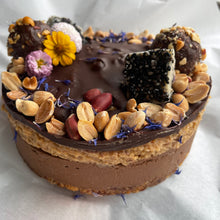 Load image into Gallery viewer, No Bake Peanut Butter Salted Caramel Chocolate Cake 仿焦糖海鹽花生可可蛋糕
