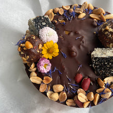 Load image into Gallery viewer, No Bake Peanut Butter Salted Caramel Chocolate Cake 仿焦糖海鹽花生可可蛋糕
