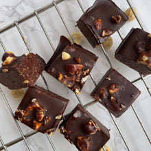 Load image into Gallery viewer, Chocolate Hazelnuts Brownie Bite 5 pcs
